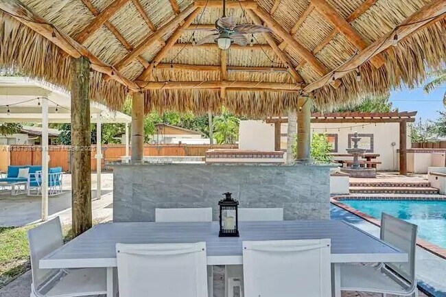 Photo - 247 SW 5th St Unidad HOME