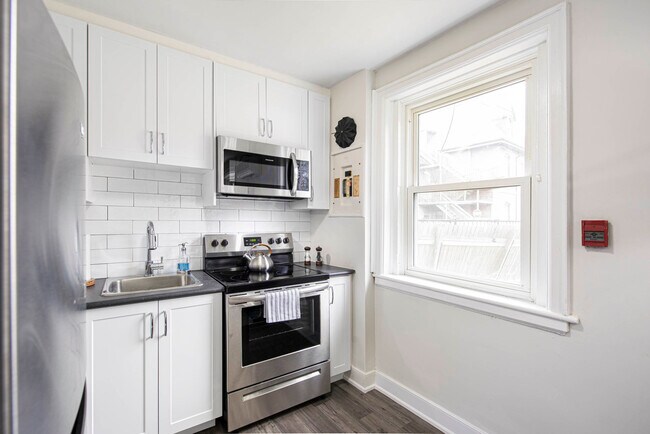 86 Tisdale St S