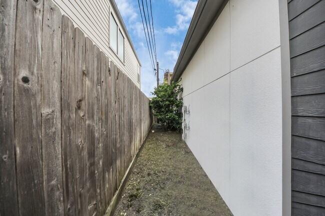 Photo - 9614 Riddlewood Ln