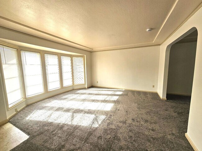 Photo - Fremont Duplex Unidad 8035