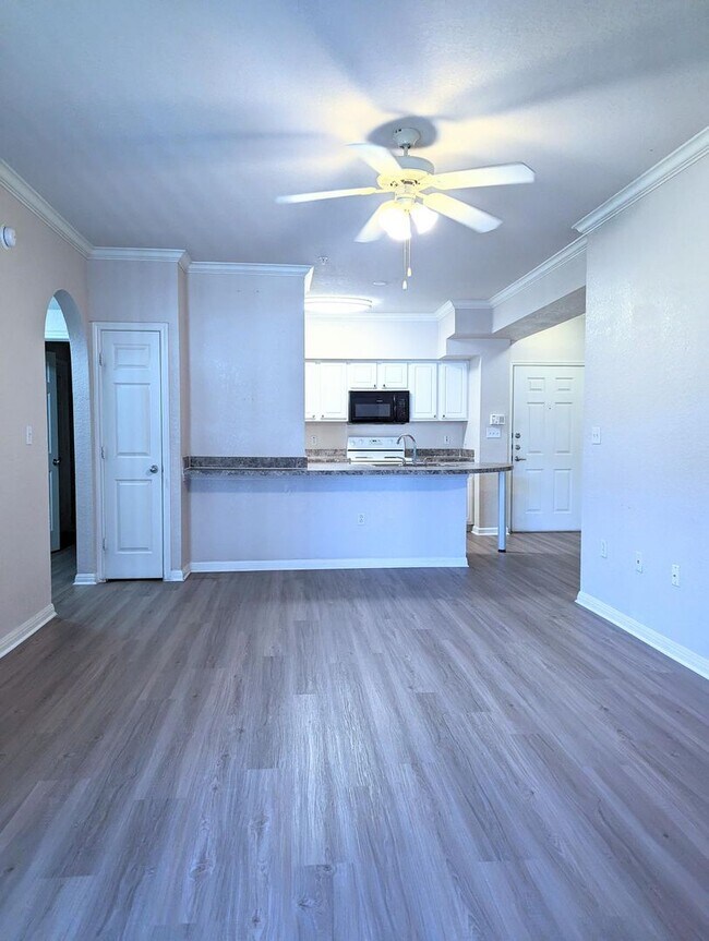 2x2 B4 New paint throughout, includes balc... Condo Condo for Rent in