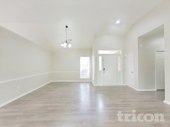 11901 Harris Pointe Dr
