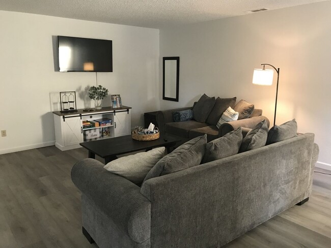 1828-1828 E Vassar Ave Unit 1826