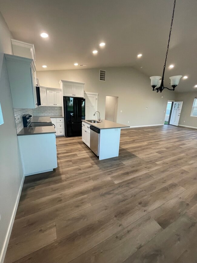 Photo - 6063 Murray Way NE