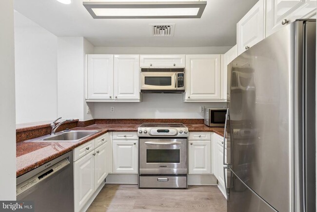 Photo - 1500 Chestnut St Unit 8G