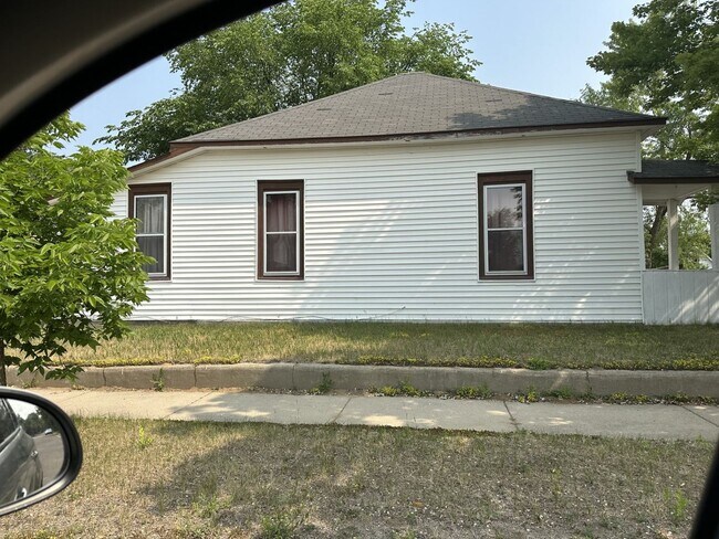 Photo - 2 Bed, 1 Bath Single Family Home with 2 Ca...
