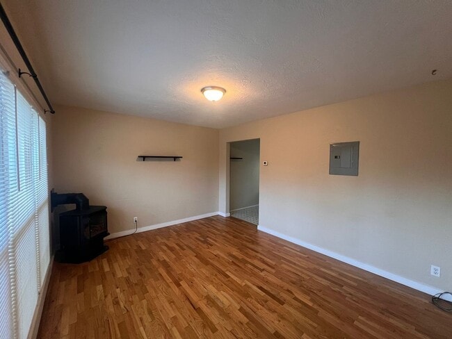 Photo - 913 NE Franklin Ave