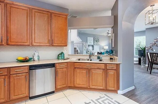 Photo - 555 52nd Ave N