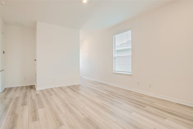 Photo - 4 Bedrooms located off Hwy 90W and Grosenb...