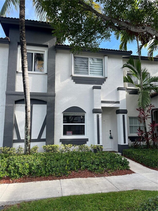 Building Photo - 2320 SE 23rd Rd Unit 2320