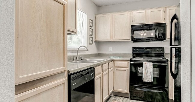 Building Photo - Whispering Lake Apartments
