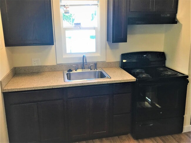 Photo - 4550 Lakeshore Blvd