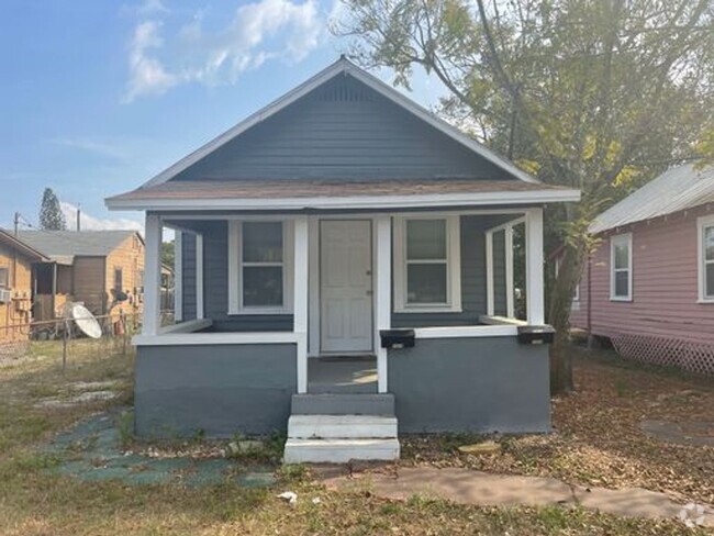 Building Photo - 1/1 remodeled Cottage with bonus room Rental