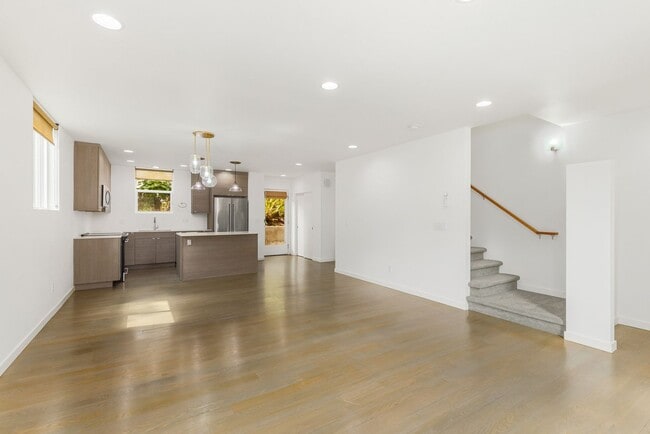 2301 23rd Ave W