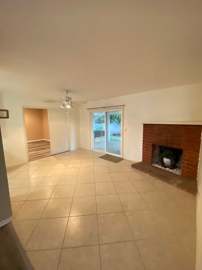 Photo - 2440 E Walnut Ave