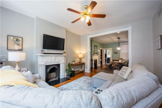 Photo - Stunning South Side 3BR - Skyline Views, Master Suite & Finished 3rd Floor