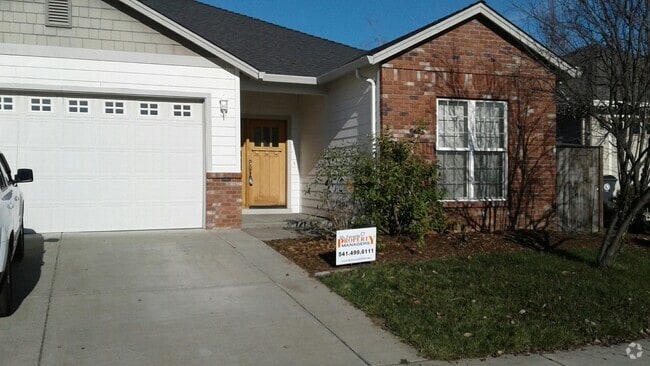 Building Photo - Desirable area of Central Point - Single S... Rental
