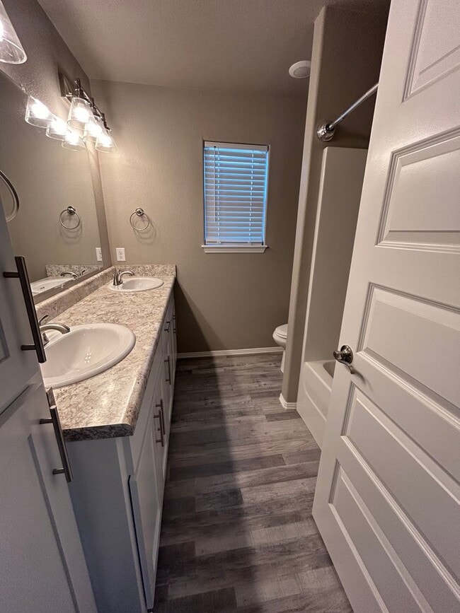 Photo - Maple Ridge Duplex Unit 1236