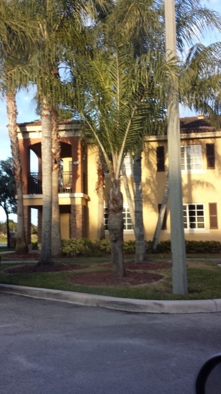 Building Photo - 1005 NE 34th Ave Rental