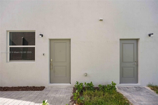 Building Photo - 13621 SW 185th Ln Unit A-A Rental