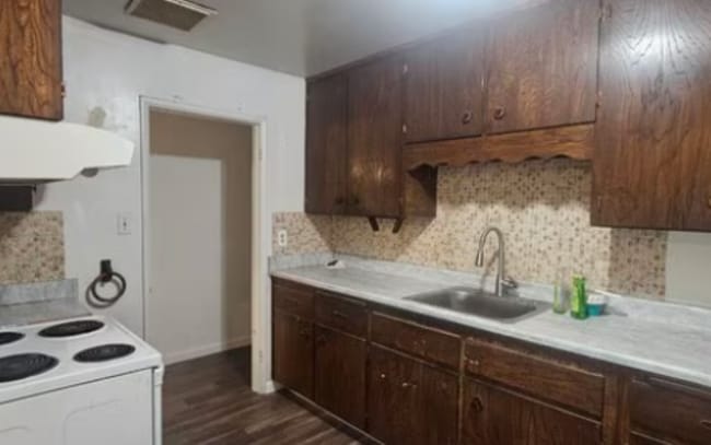 Photo - 3 Bed · 2 Bath · Huge Yard · Great Central Location!