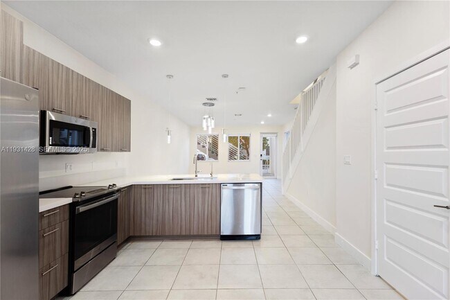 Photo - 6425 NW 103rd Pl Unidad 101