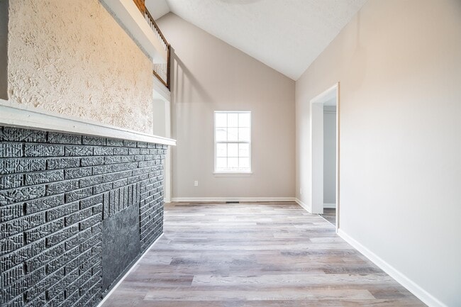 Photo - 465 Brehl Ave