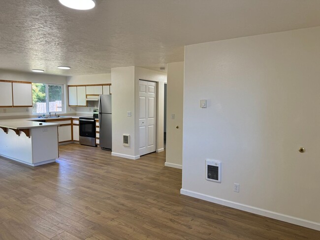 Photo - 4 bedroom 1.5 bathroom duplex