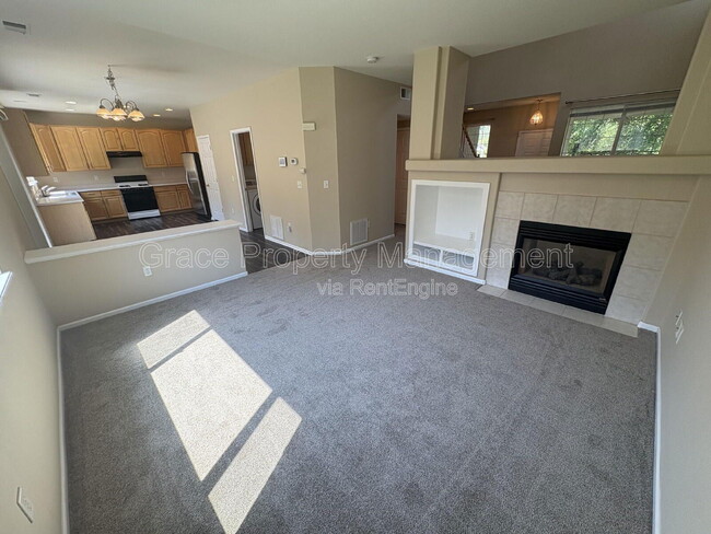 Photo - 910 Humboldt Way