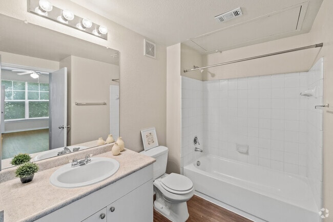 A1 1BR, 1BA - 760SF - Bathroom - Alsbury Villas