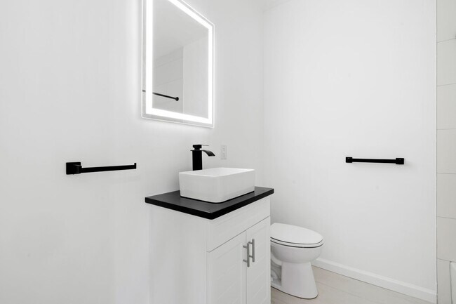 Photo - 4512 Lancaster Ave Unit 202