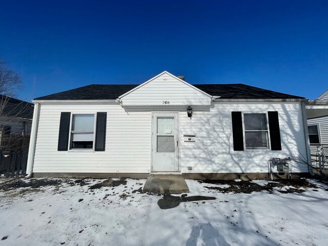 Building Photo - Built-In Storage