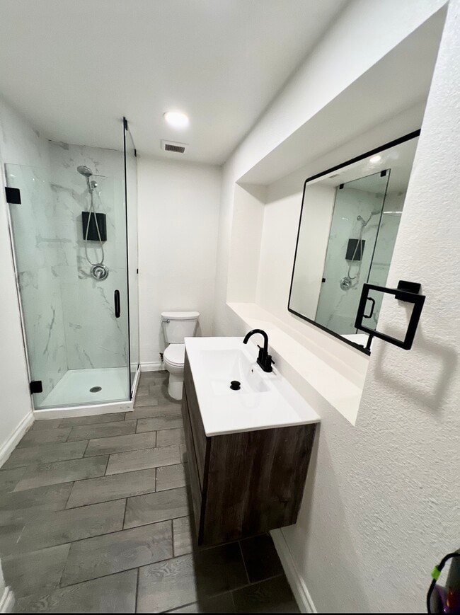 Photo - 3030 Plaza St