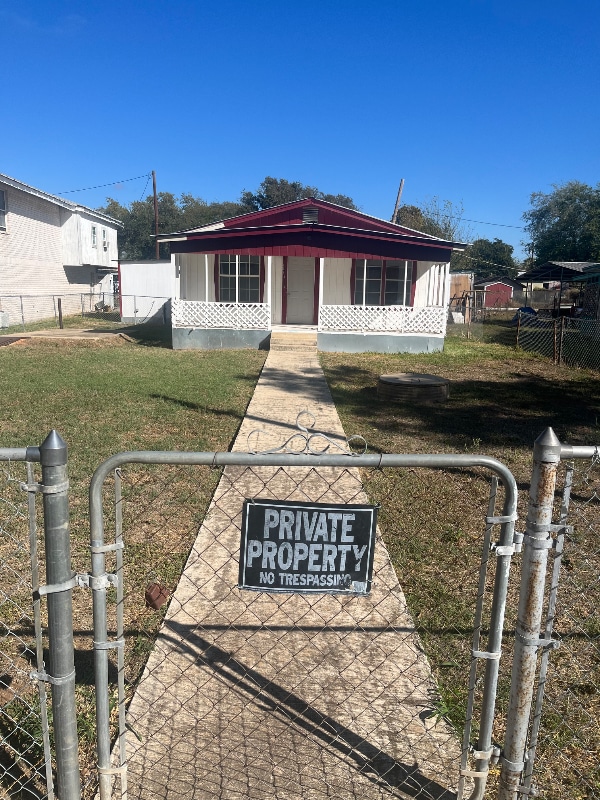 Building Photo - 621 W Leona St