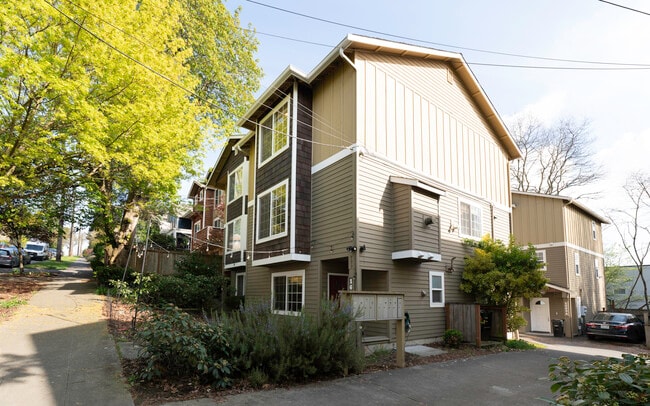 Building Photo - 1625 S Weller St