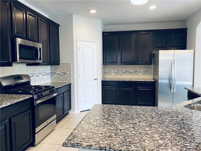 Photo - 1009 Sundrops St