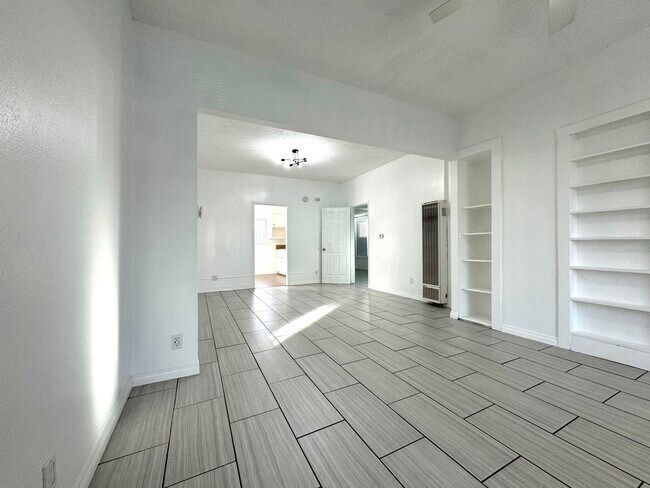 Open living/dining, 12x25 - 534 E 19th St Unit 534