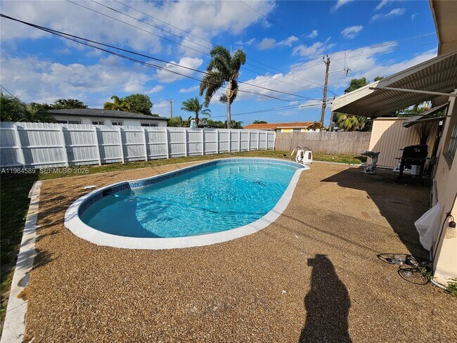 Photo - 7501 Pierce St