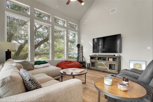 Photo - 421 Chinkapin Trail