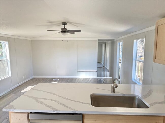 Photo - 954 Phillip Ln