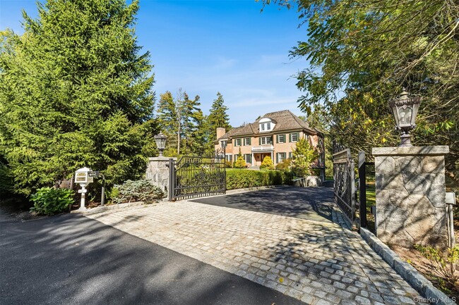Photo - 2 Heathcote Dr