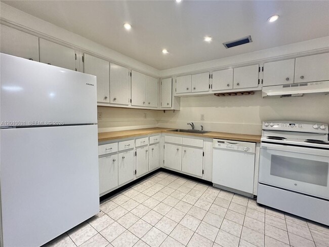 Photo - 9175 SW 77th Ave Unit 206