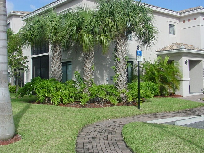 Building Photo - 2810 Grande Pky Unit 113