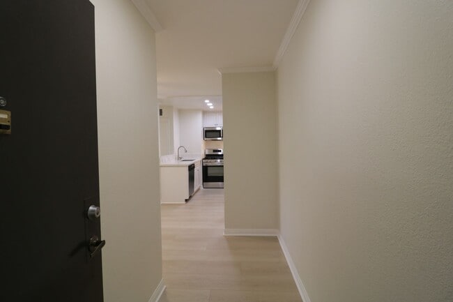 Photo - 5545 Canoga Ave