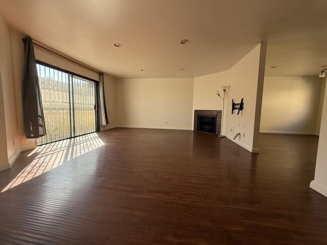 Building Photo - 5122 Rosemead Blvd