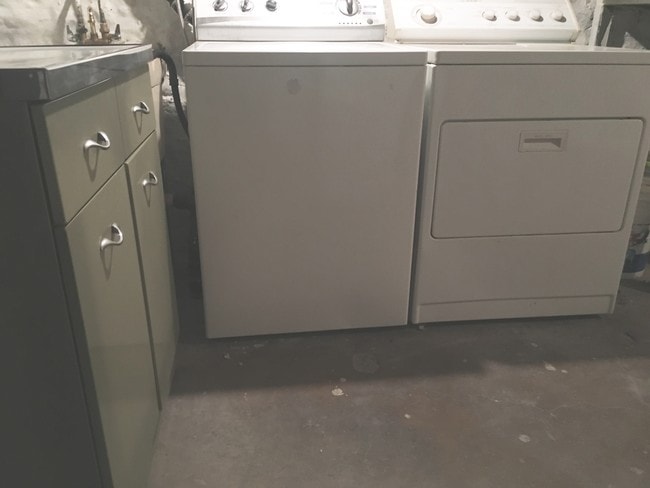 Washer/Dryer - 1044 Welfer St Unit Floor 1