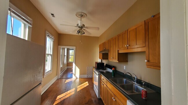 Photo - 210 N 6th St Unidad B