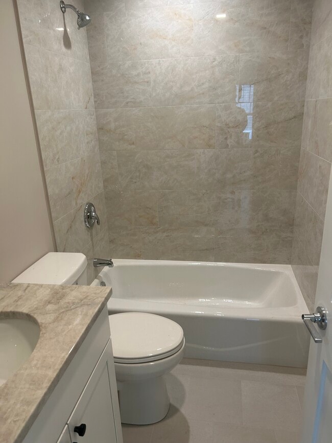Bathroom - 2128 W Leland Ave Unit 3