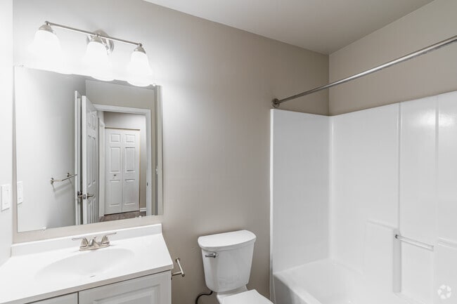 3BR, 1.5BA - 1050SF - Primary Bathroom