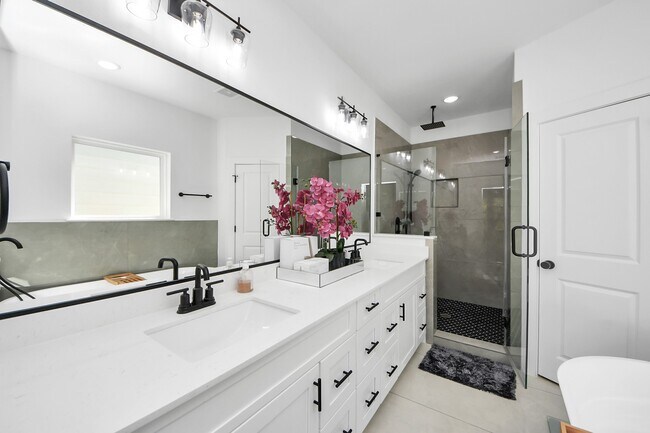 Photo - 4806 Cochran St